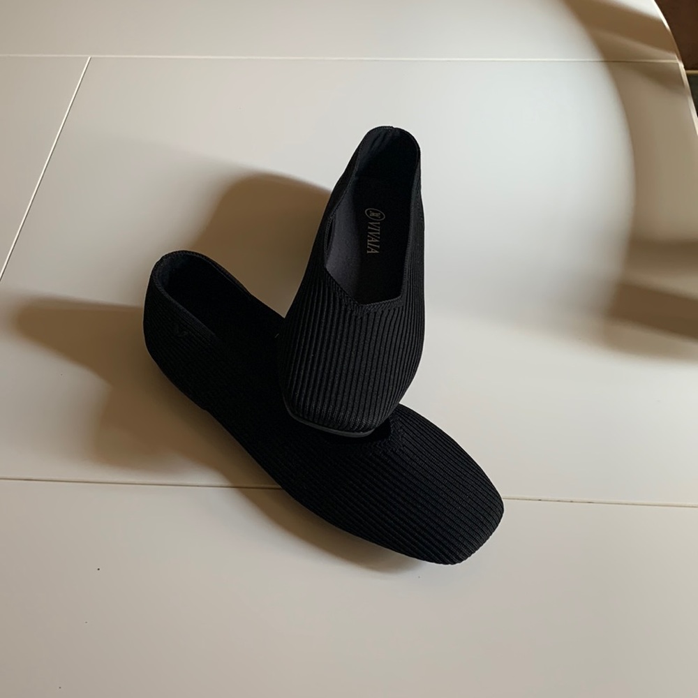 Vivaia Square-Toe V cut flats in black (Margot). Women’s size 10. NWOT